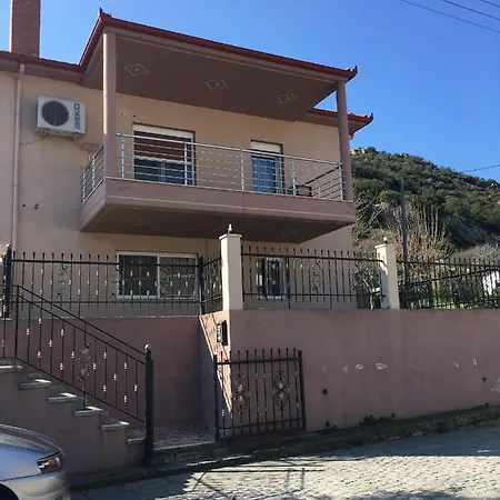 Holiday home Ploumis House *