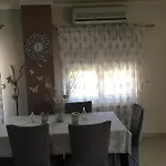 Ploumis House بيت للعطل *