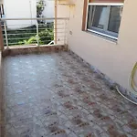 Ploumis House بيت للعطل *