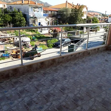 Ploumis House Сикия