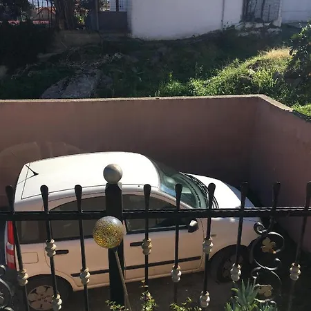 Ploumis House Semesterbostad *