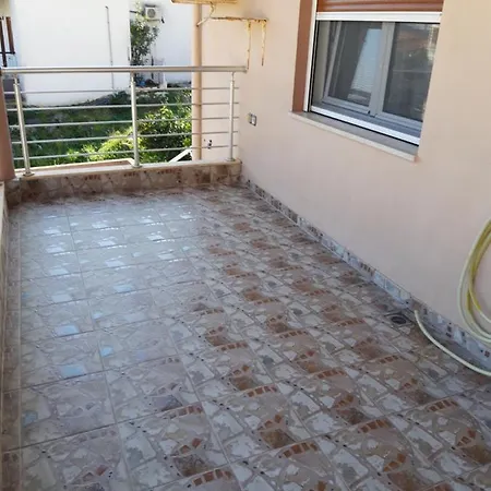 Ploumis House Nyaraló *