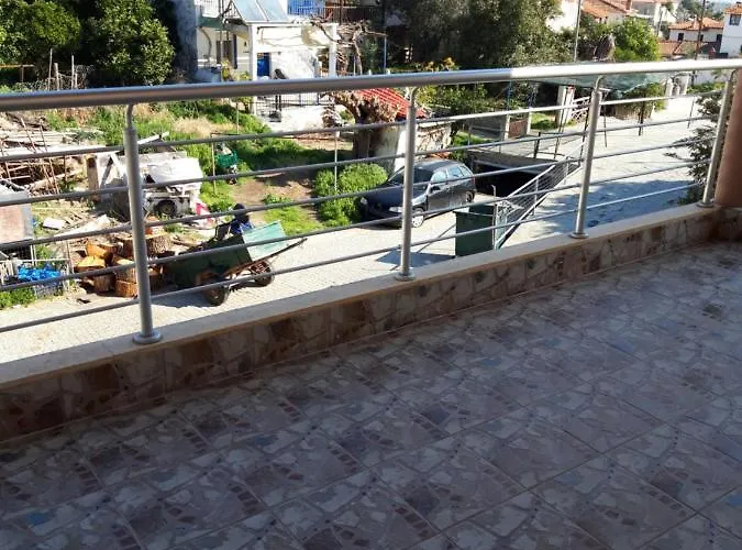 Ploumis House Sykia