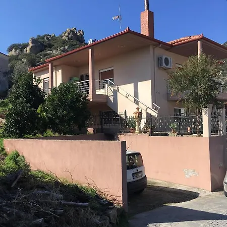 Сasa de vacaciones Ploumis House